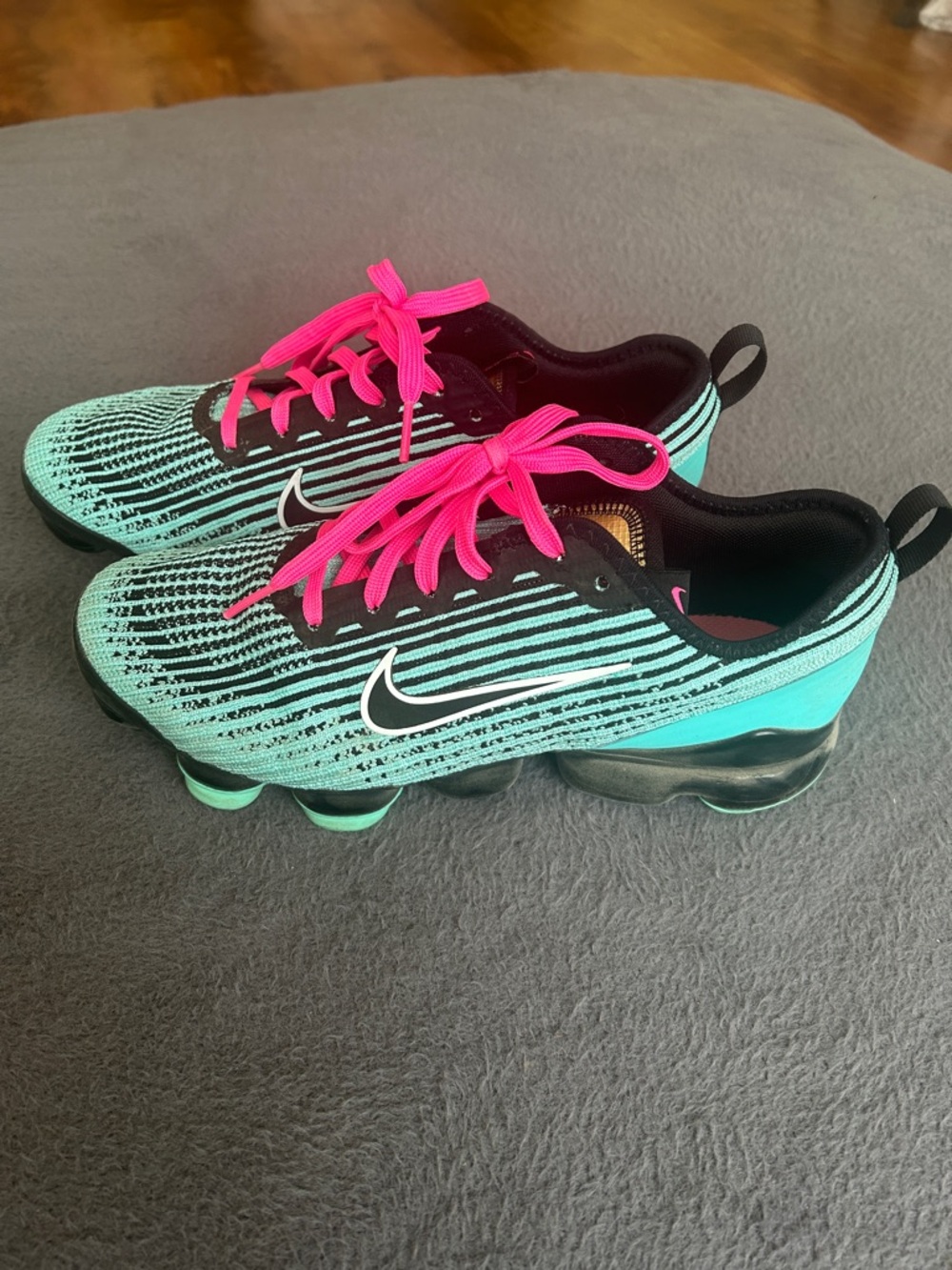 Excellent condition Nike Vapormax size 7Y(women’s 8.5)